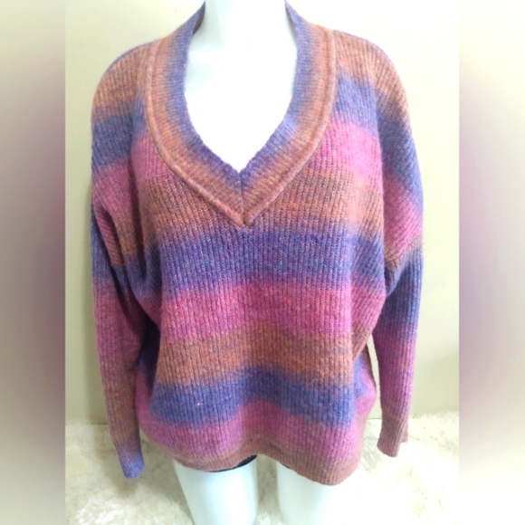 SHEIN Sweaters - EUC Shein woman's size large oversized v neck striped sweater